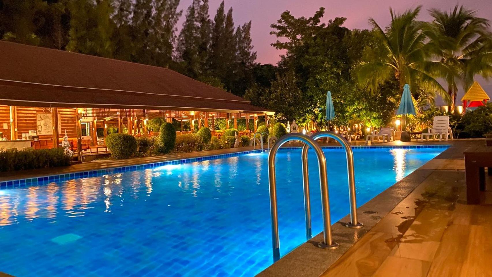 Koh Ngai Paradise Beach Exterior photo