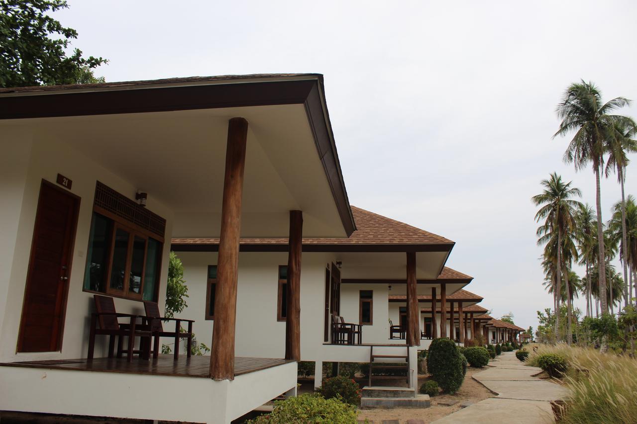 Koh Ngai Paradise Beach Exterior photo
